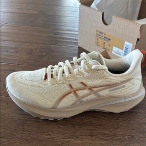 New ASICS Women GT 2000